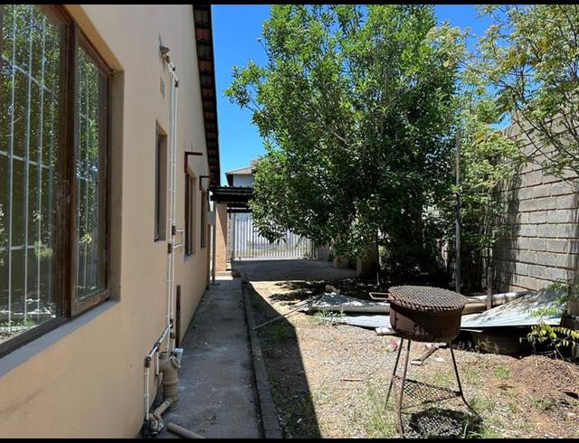 6 BEDROOM HOUSE FOR SALE IN MTHATHA CENTRAL